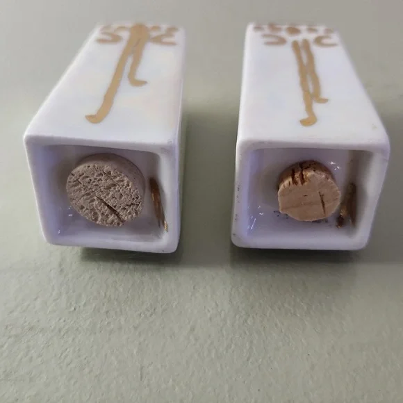 Pair of Antique salt and pepper shakers. - Picture 3 of 8